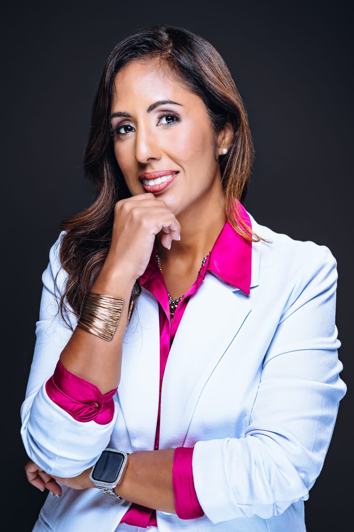 Lorell Morales en retrato profesional para liderazgo y comunicacion