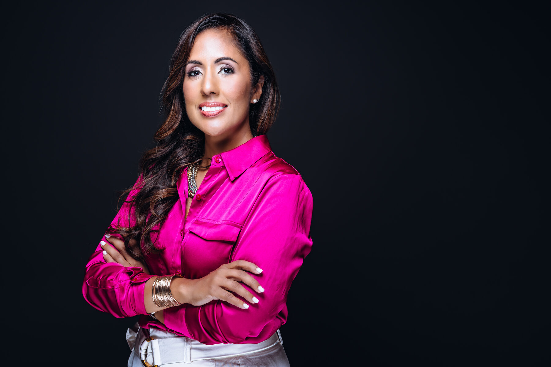 Lorell Morales en retrato profesional para liderazgo y comunicación